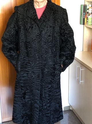 Abrigo de astracán negro