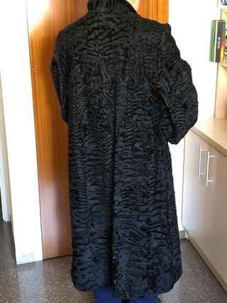 Abrigo de astracán negro
