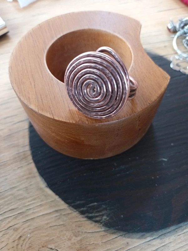 Anello in ferro battuto con spirale