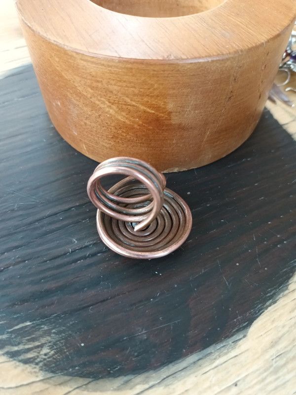 Anello in ferro battuto con spirale