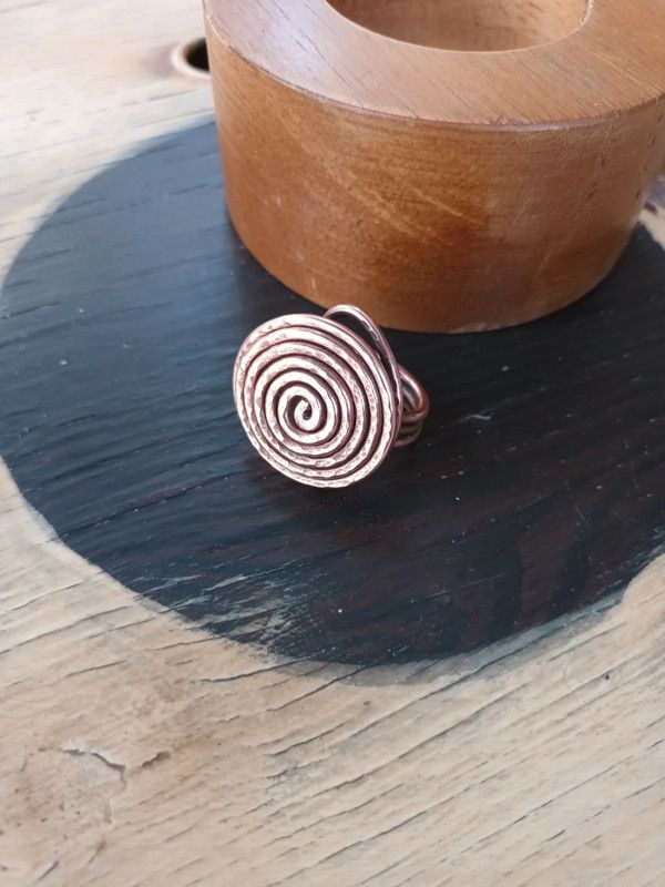 Anello in ferro battuto con spirale