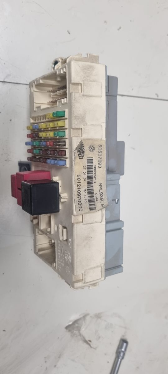 Cajas de fusibles alfa 159