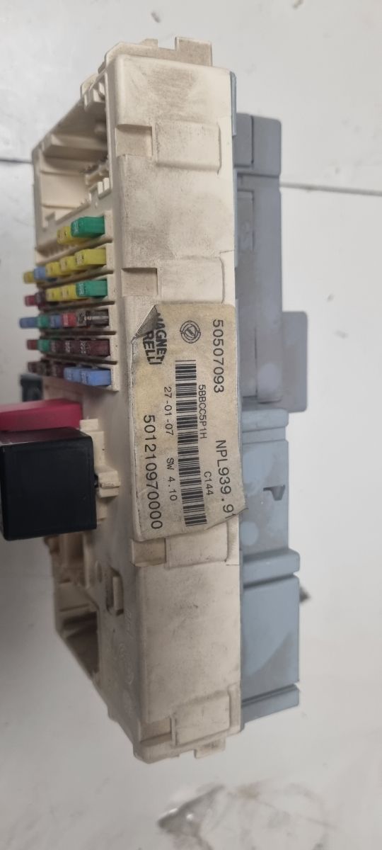 Cajas de fusibles alfa 159