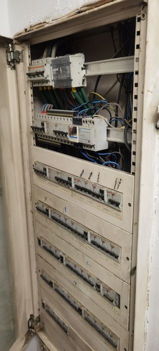 ELECTRICISTA, ANTENISTA, PINTOR Y ALBAÑILERÍA