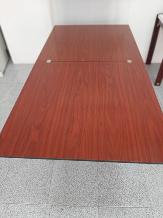 Mesa d comedor.
