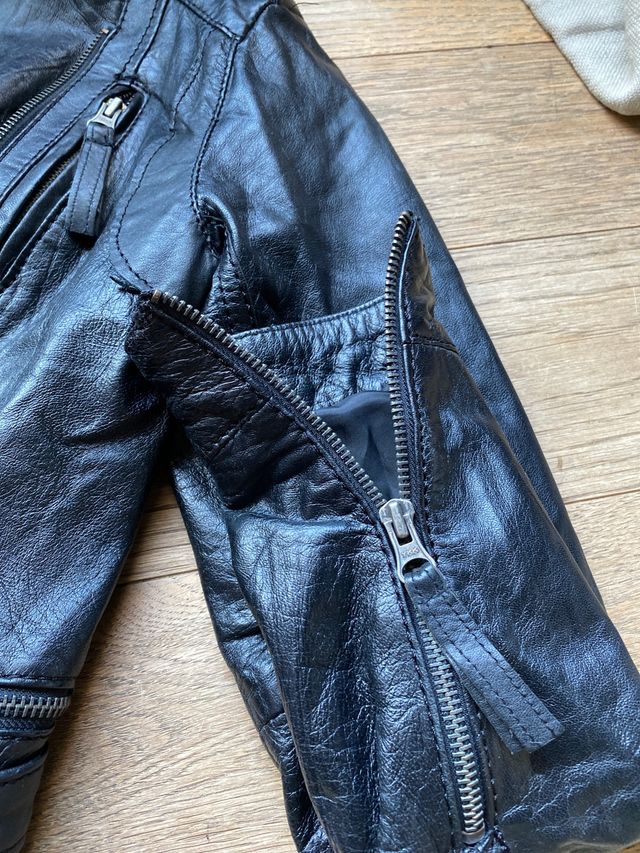 Chaqueta de piel tipo motera