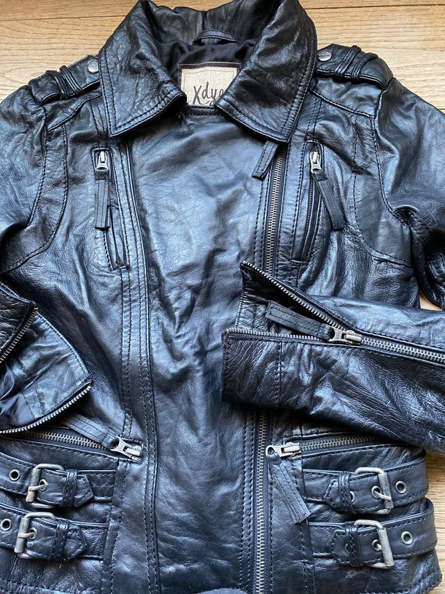 Chaqueta de piel tipo motera