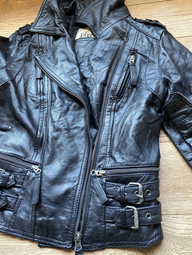 Chaqueta de piel tipo motera