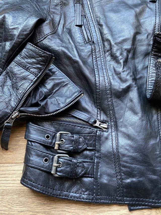 Chaqueta de piel tipo motera