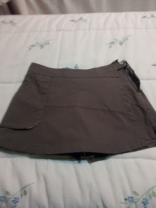 Dos faldas pantalón en perfecto estado ,las dos 15