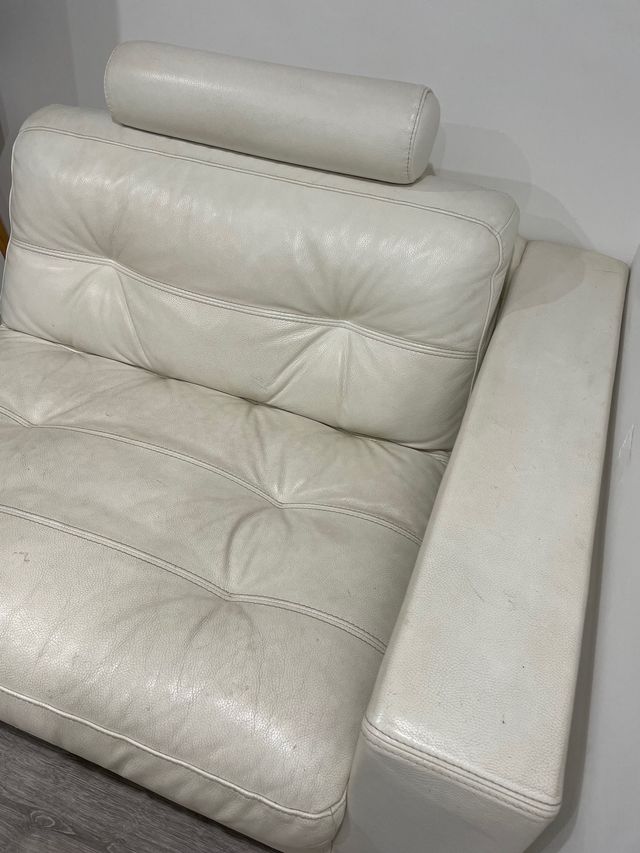sofa pequeño piel blanco