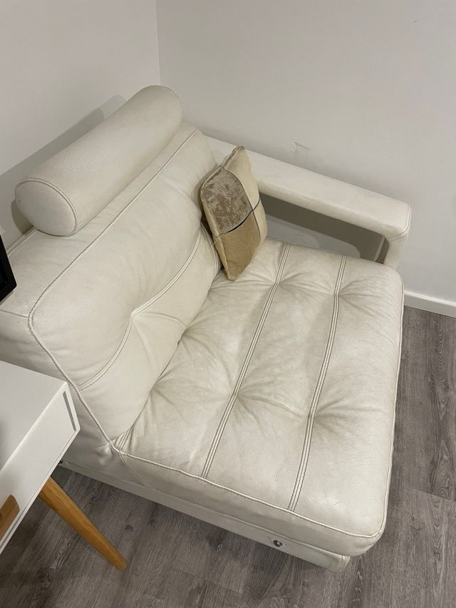 sofa pequeño piel blanco