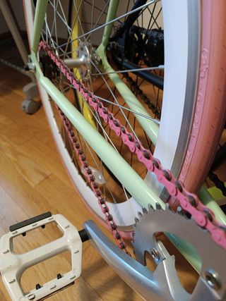 Bici fixie rosa y verde