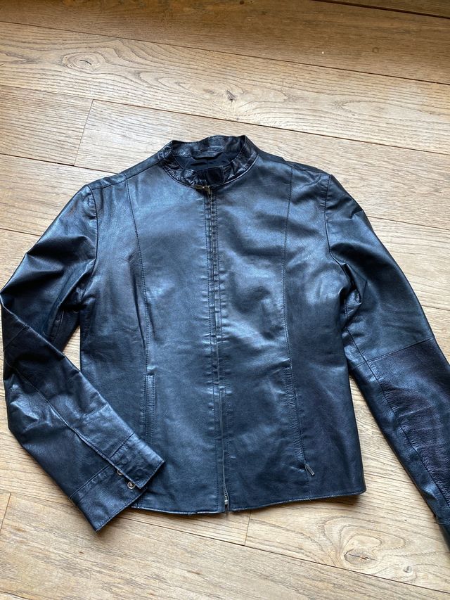 Chaqueta de piel entallada