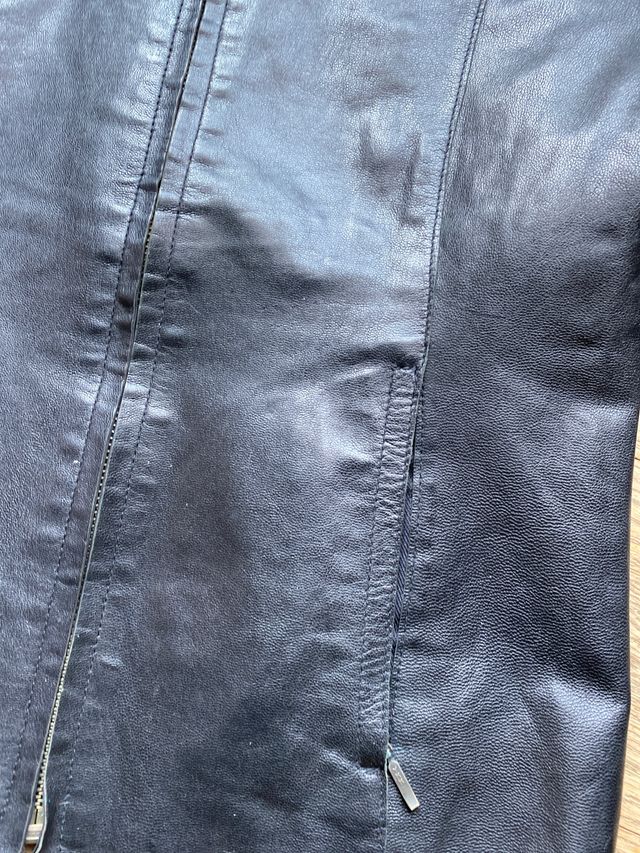 Chaqueta de piel entallada