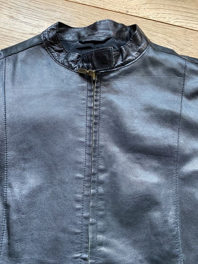 Chaqueta de piel entallada