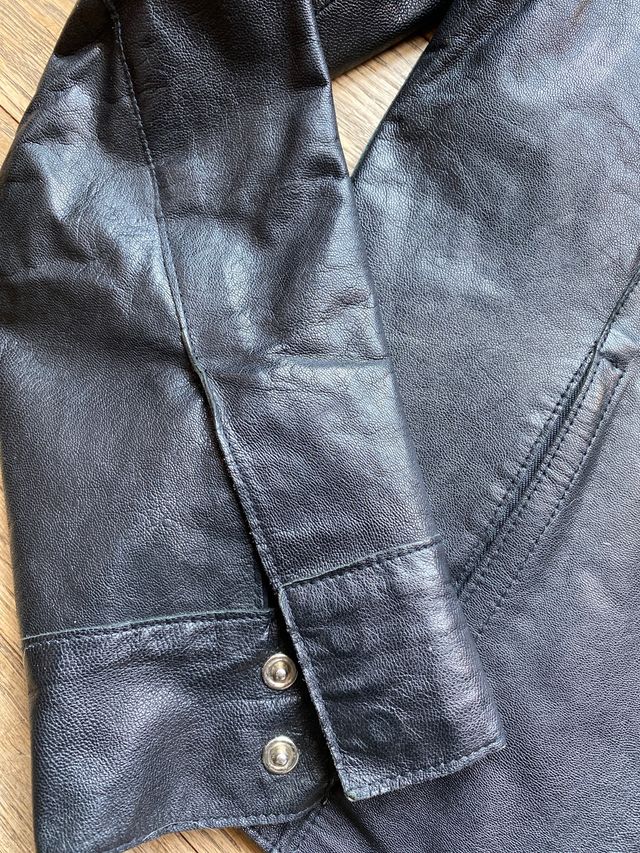 Chaqueta de piel entallada