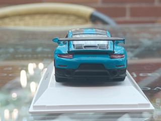 Porsche 911 GT2 RS 1/43 Spark