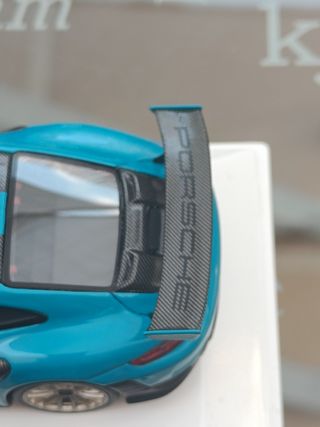 Porsche 911 GT2 RS 1/43 Spark