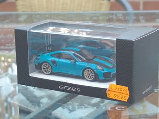 Porsche 911 GT2 RS 1/43 Spark
