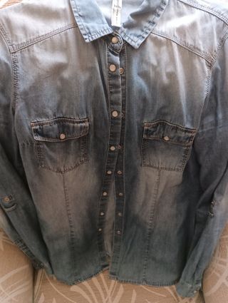 camisa vaquera azul Stradivarius