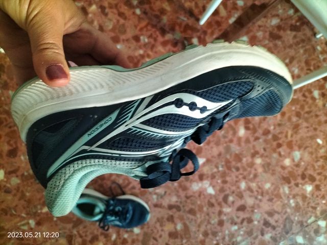 scarpe saucony di seconda mano per 10 EUR su Roma su WALLAPOP - Main Image