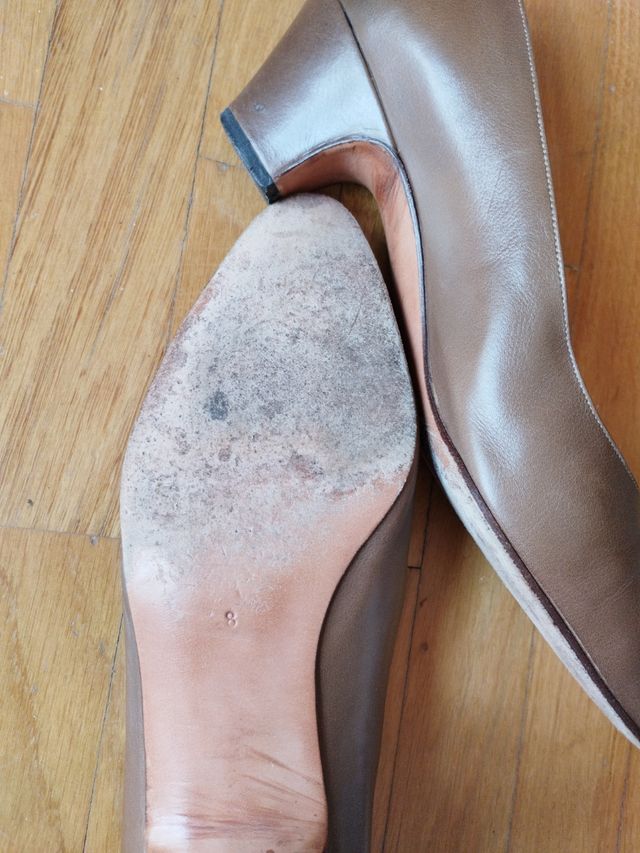 Zapatos de piel con tacón