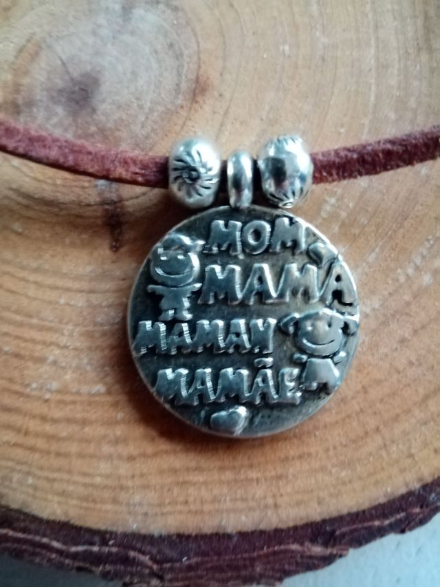 Gargantilla Mamá cuero