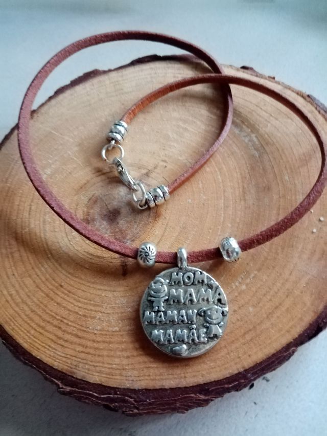 Gargantilla Mamá cuero