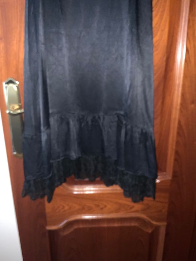 Vestido lencero tirante negro.