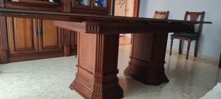 mesa comedor con 4 sillas a juego.