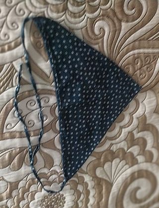 Pañueleta niña,azul marino con detalles blancos