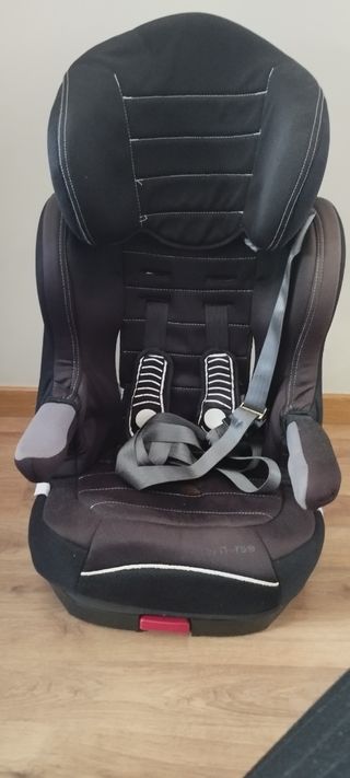 Silla coche grupo 2,3 con ISOFIX.