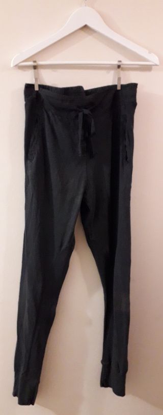 Pantalones de Zara tipo leggins talla L, gris mare