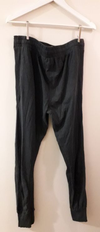 Pantalones de Zara tipo leggins talla L, gris mare