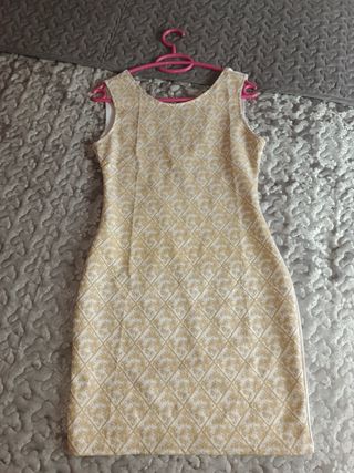 Vestido elástico corto 