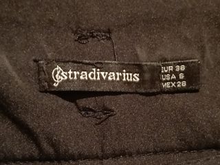 Pantalón cuadros blancos y negros de Stradivarius