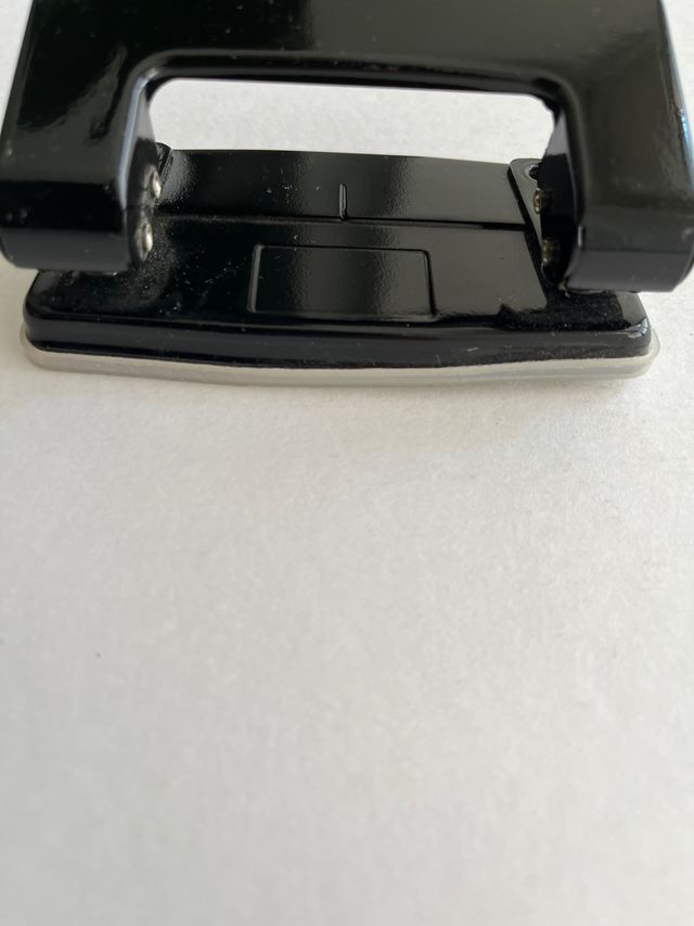 Perforadora metalica de papel