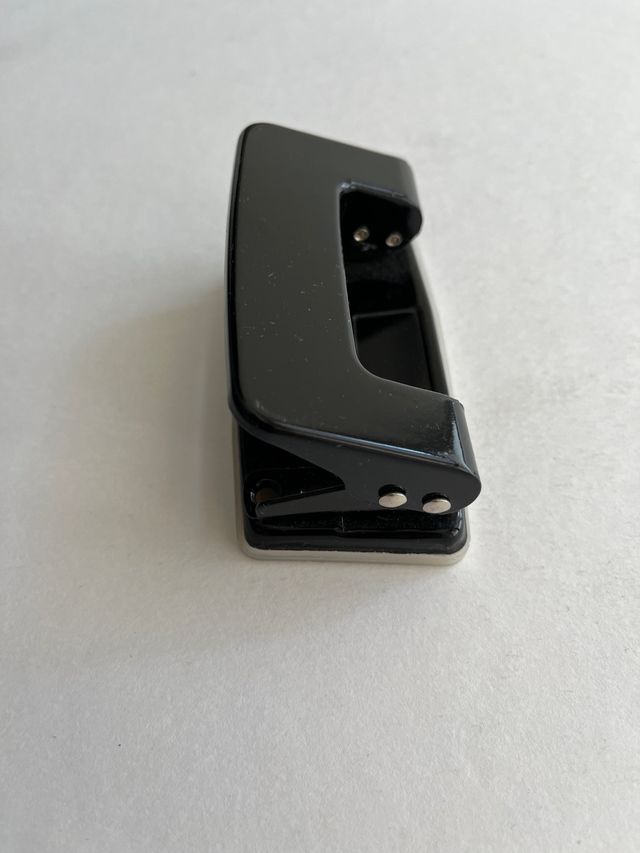 Perforadora metalica de papel