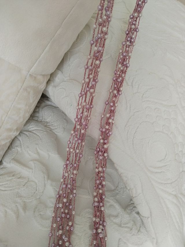 Collar rosa con perlitas