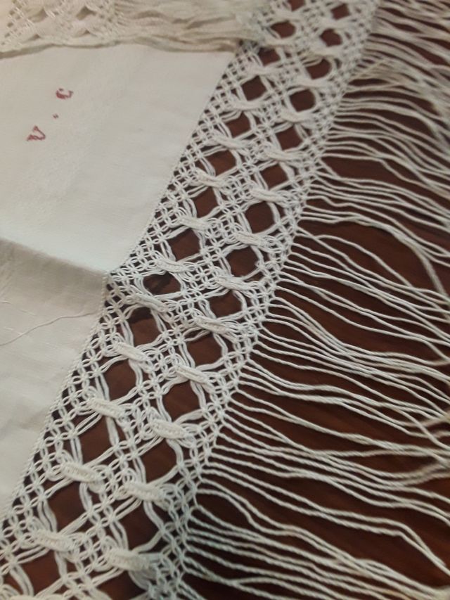 TOALHAS DE LINHO ANTIGAS E FRANJAS DE MÃO