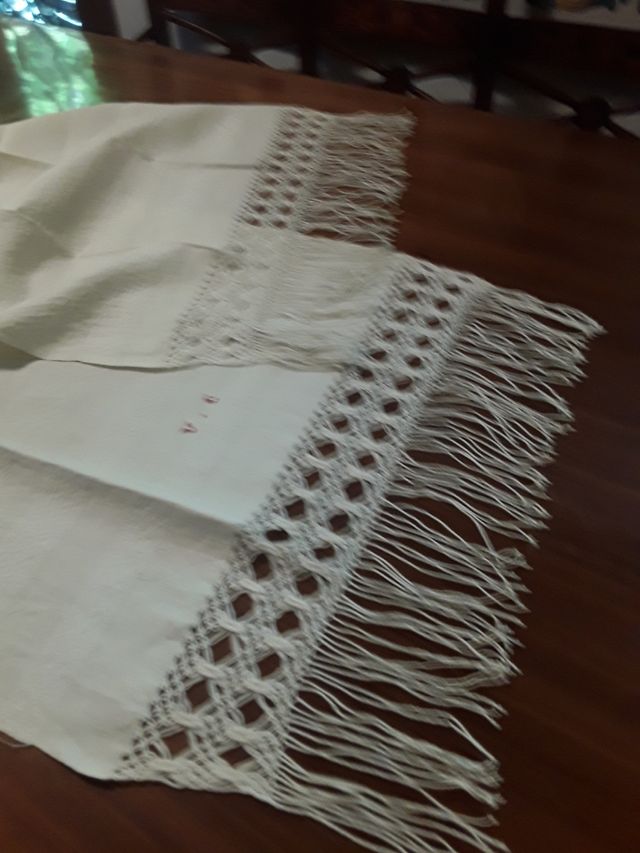TOALHAS DE LINHO ANTIGAS E FRANJAS DE MÃO