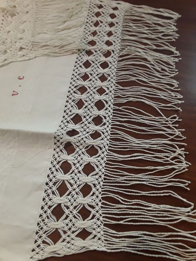 TOALHAS DE LINHO ANTIGAS E FRANJAS DE MÃO