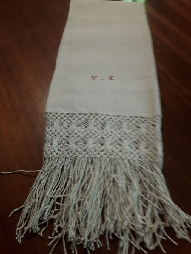 TOALHAS DE LINHO ANTIGAS E FRANJAS DE MÃO