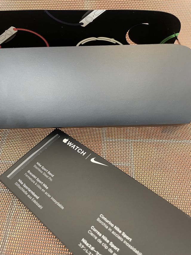 Caja Apple Watch SE (2020) nike