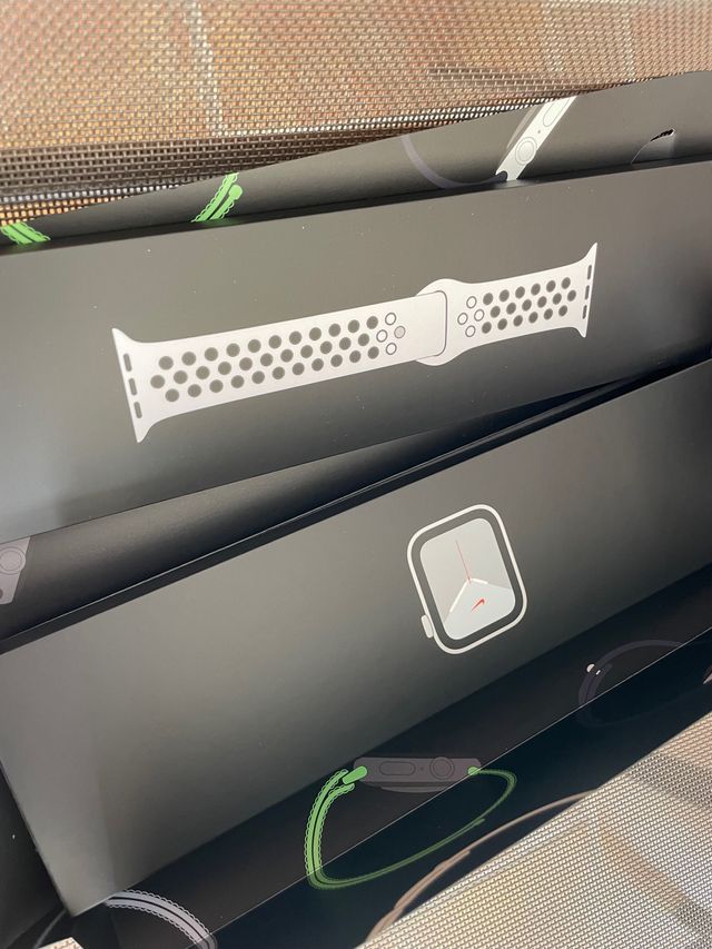 Caja Apple Watch SE (2020) nike