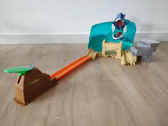 Hot Wheels Tiburón Megadestrucción