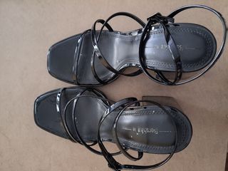 Sandalia tacón Bershka.Talla 38