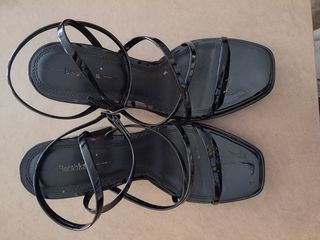 Sandalia tacón Bershka.Talla 38