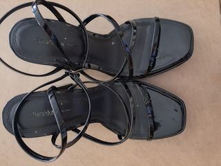 Sandalia tacón Bershka.Talla 38